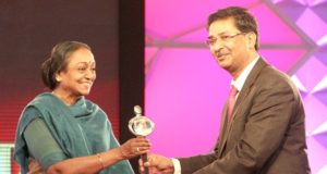 Gujarat bags Best State Award for Citizen Security at IBN 7 Diamond States Award
